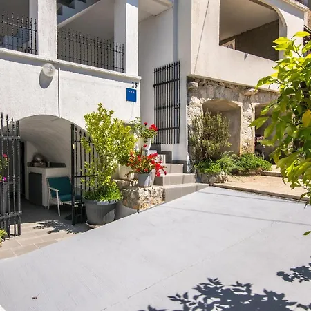 Apartment Amazing In With Wifi Zupanje